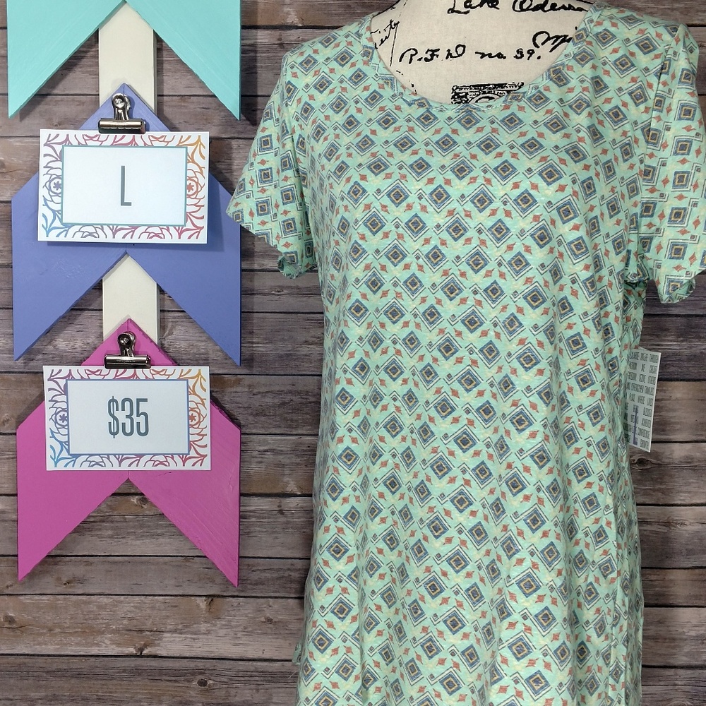 LuLaRoe NWT Large Classic Tee
